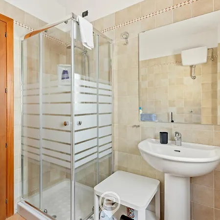 Seabreeze Retreat Apartment